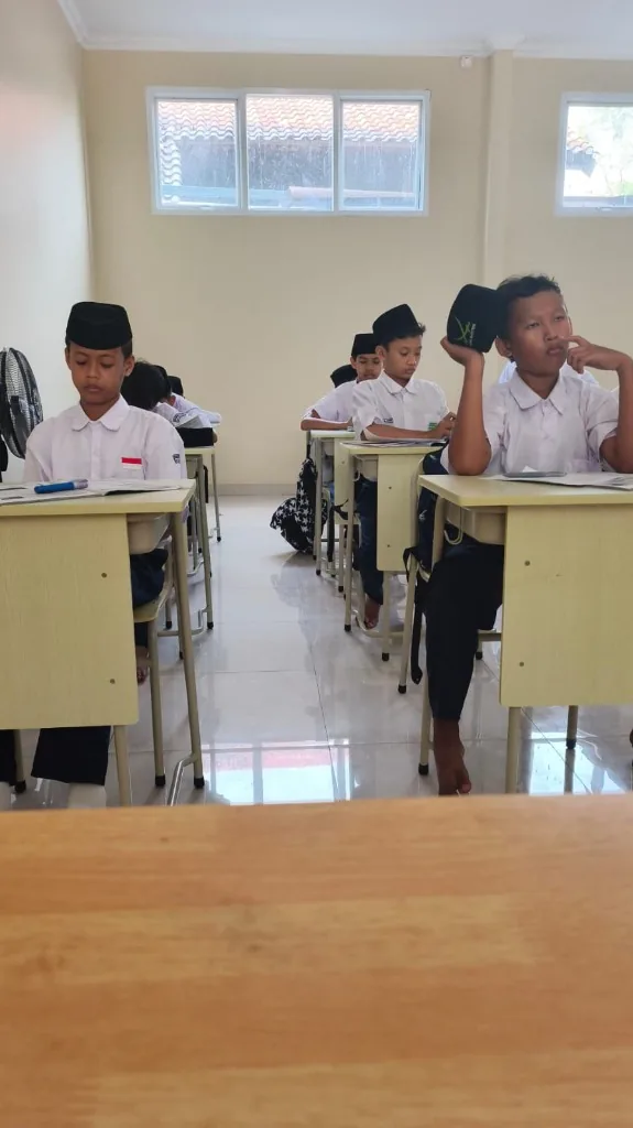 Praktik Sains Sekolah Alam